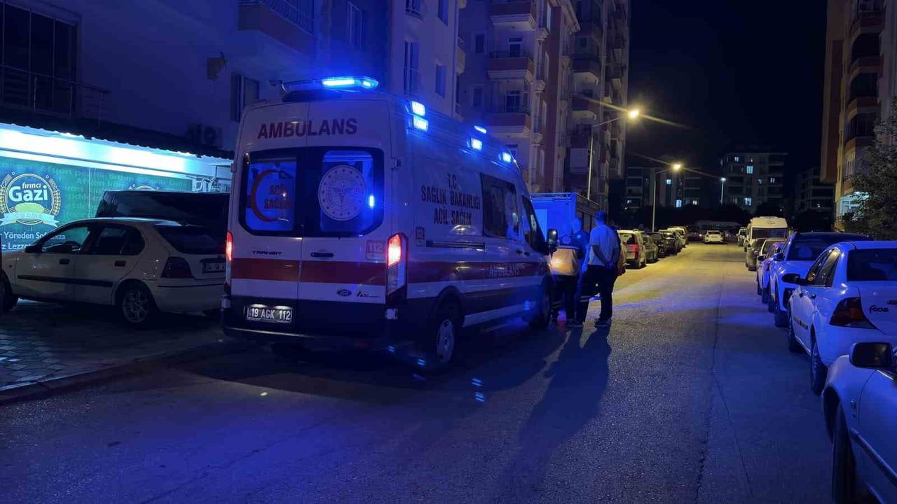 ÇORUM'DA BİR APARTMAN DAİRESİNDEN GELEN KÖTÜ KOKULAR ÜZERİNE KOMŞULARIN İHBARIYLA OLAY YERİNE...