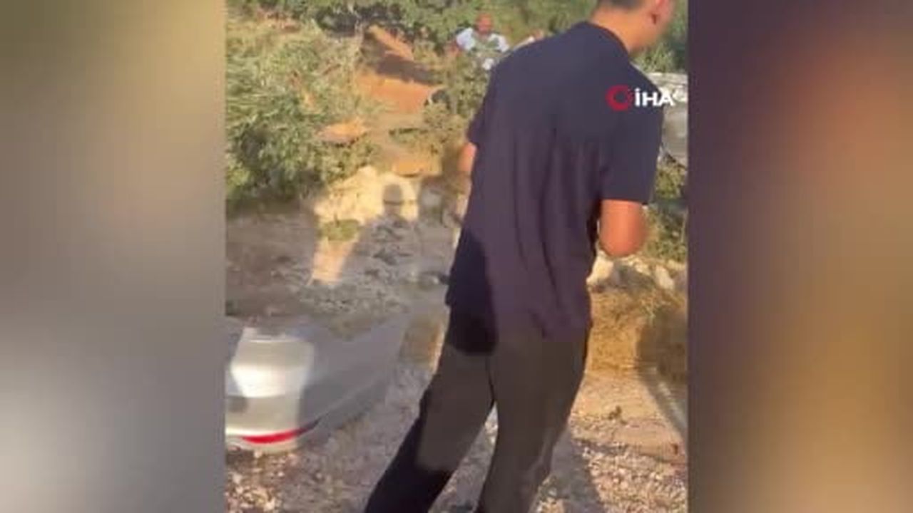 Gaziantep'te motosikletle çarpışan otomobil fıstık tarlasına uçtu: 1 ölü, 6 yaralı