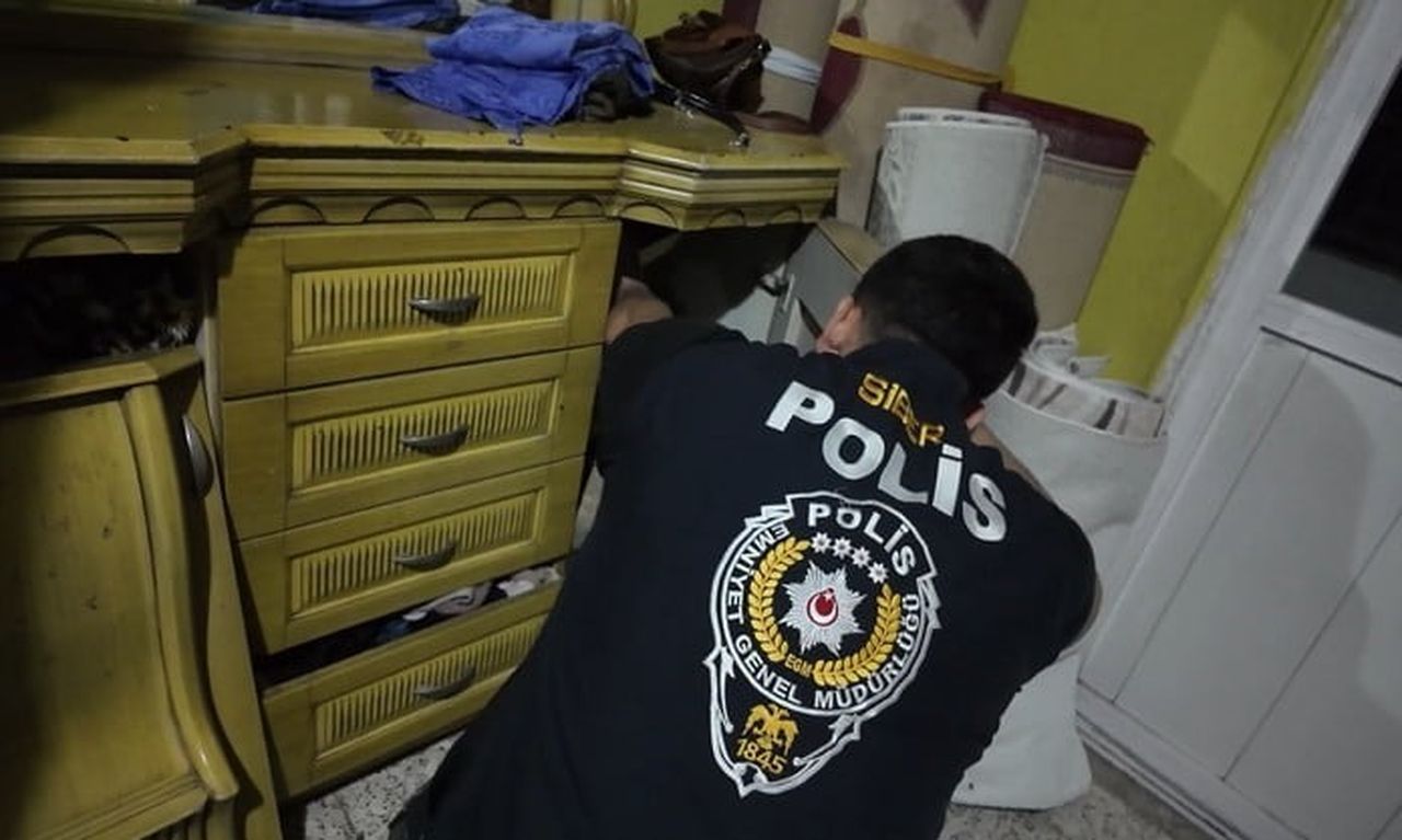 MERSİN'DE YASA DIŞI BAHİS VE DOLANDIRICILIK SUÇLARINA YÖNELİK 22 ADRESE EŞ ZAMANLI OPERASYONLAR...