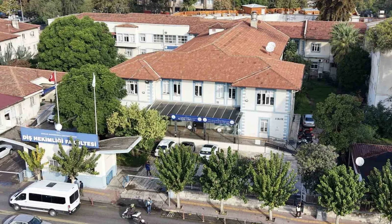 ADÜ DİŞ HEKİMLİĞİ FAKÜLTESİ 2025 YILINDA 103 LİSANS, 16 UZMANLIK ÖĞRENCİSİNİ MEZUN...