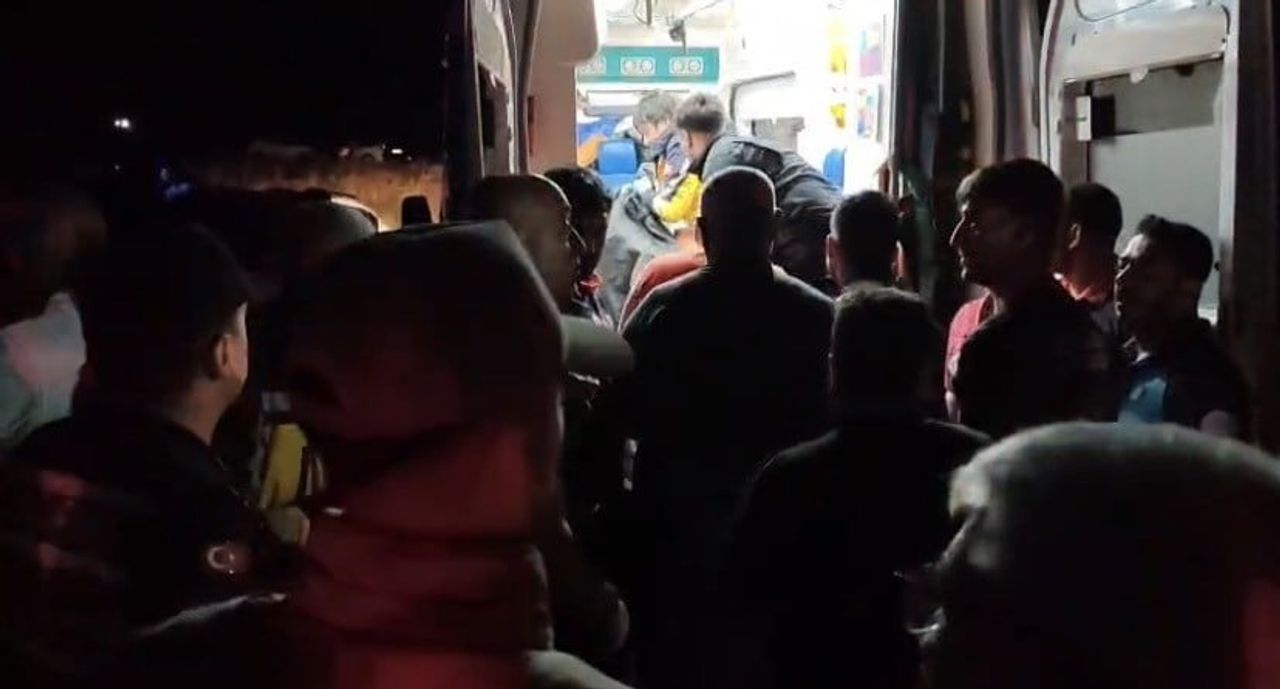 ELAZIĞ’DA YÜZMEK İÇİN HAZAR GÖLÜ’NE GİREN 16 YAŞINDAKİ ÇOCUĞUN CANSIZ BEDENİ EKİPLER TARAFINDAN...