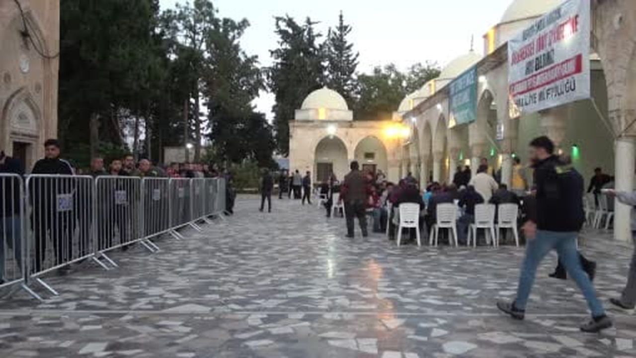 Binlerce vatandaş tirit ikramında buluştu