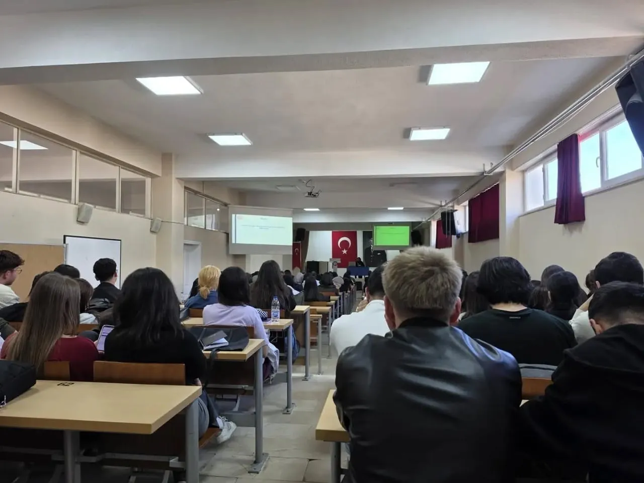 GEDİZ’DE ÜNİVERSİTE ÖĞRENCİLERİNE GÜVENLİ İLİŞKİLER EĞİTİMİ