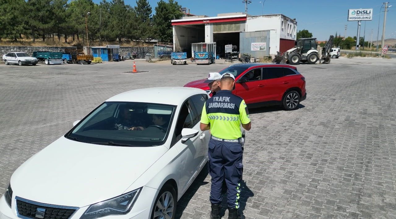 AFYONKARAHİSAR'IN BOLVADİN İLÇESİNDE TÜM GİRİŞ VE ÇIKIŞ NOKTALARINDA HER GÜN ARALIKSIZ DENETİM...