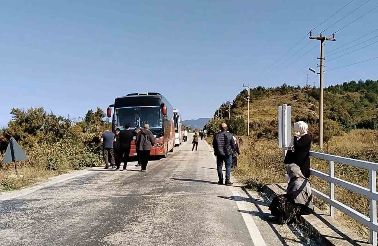KASTAMONU’NUN CİDE İLÇESİNDE HEYELAN SEBEBİYLE 14 AYDIR ULAŞIMA KAPALI OLAN CİDE-BARTIN KARA...