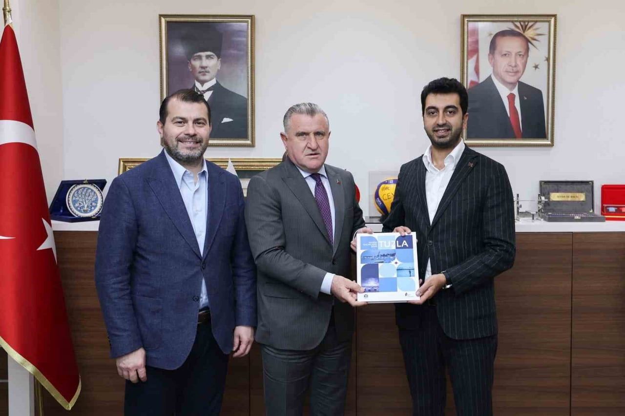 TUZLA BELEDİYE BAŞKANI AV. EREN ALİ BİNGÖL (SAĞDA), AK PARTİ TUZLA İLÇE BAŞKANI ŞEREF ÇOLAK...