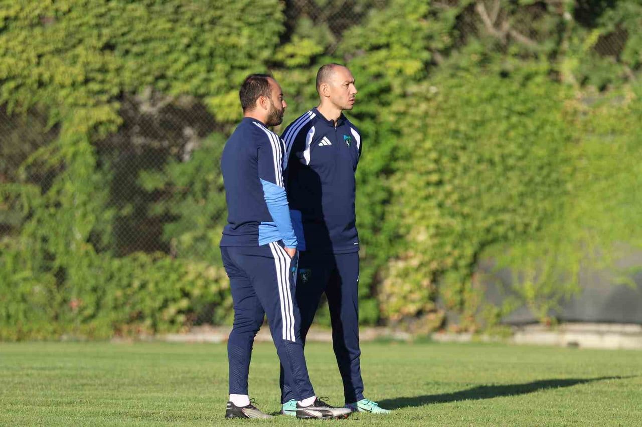 KOCAELİSPOR TEKNİK DİREKTÖRÜ SELÇUK İNAN'IN EKİBİNE ESKİ MİLLİ FUTBOLCU UMUT BULUT DAHİL OLDU....