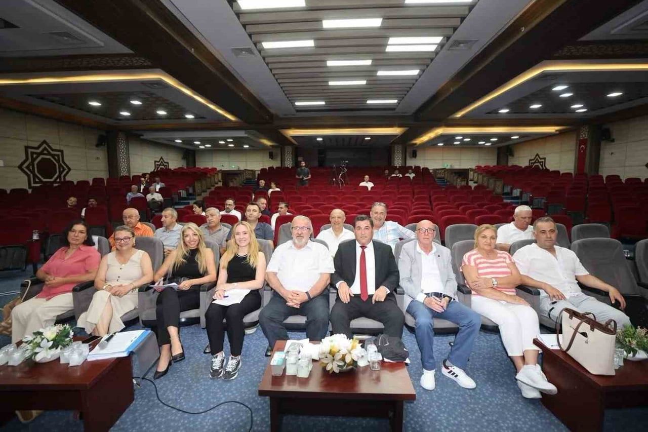 YUNUSEMRE BELEDİYESİ AĞUSTOS AYI MECLİS TOPLANTISI’NDA, CHP’DEN YENİ PARTİ’YE KATILAN MECLİS...