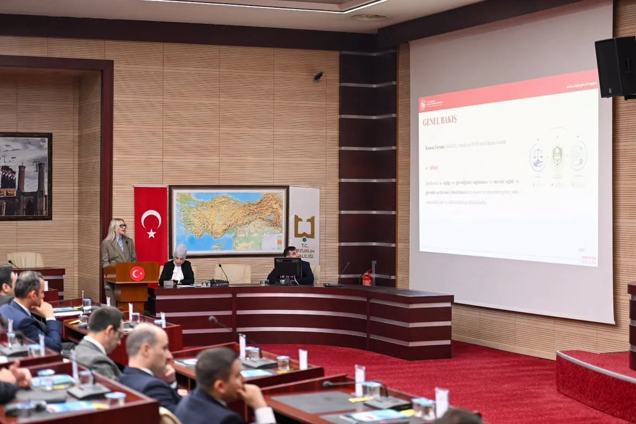 ERZURUM’DA VALİ YARDIMCISI DİDEM DİNÇ ÖZAY BAŞKANLIĞINDA GERÇEKLEŞTİRİLEN "KAMUDA İŞ SAĞLIĞI VE...