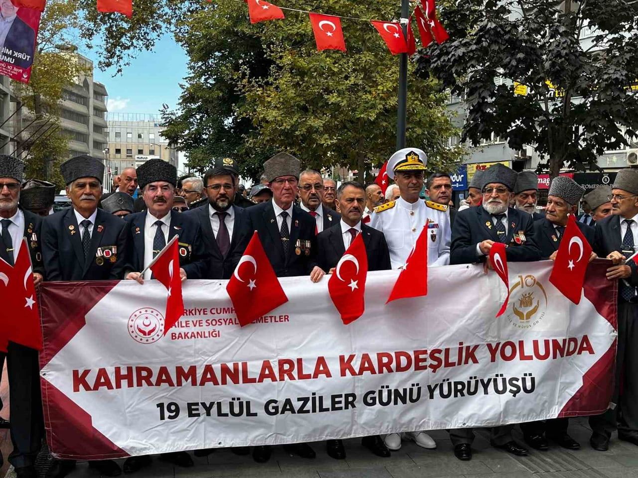 KOCAELİ’DE 19 EYLÜL GAZİLER GÜNÜ DOLAYISIYLA DÜZENLENEN PROGRAMDA GAZİLER VE İL PROTOKOLÜ BİR...