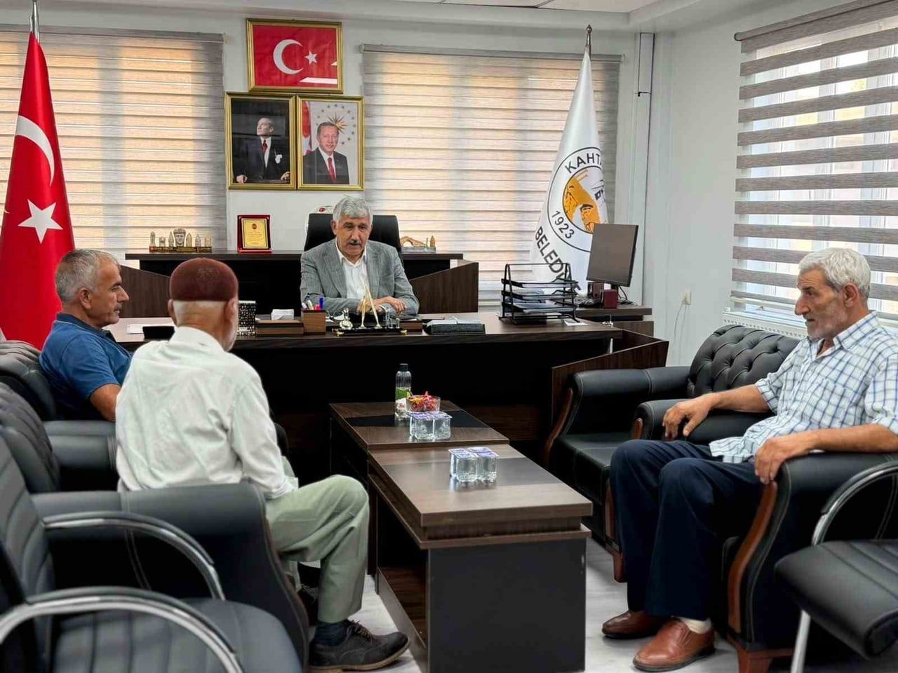 BAŞKAN HALLAÇ: “KAPIMIZ DA GÖNLÜMÜZ DE HALKIMIZA AÇIK”