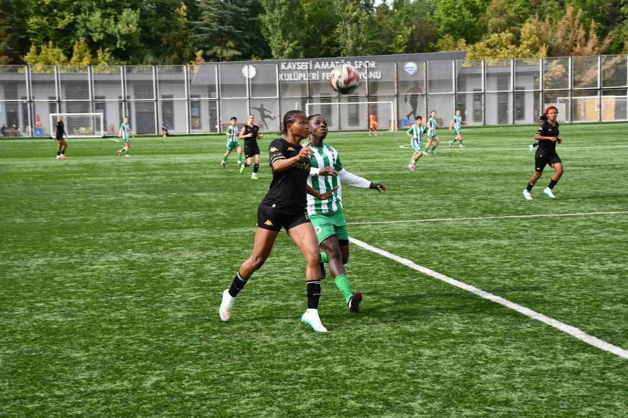 SUWEN KADINLAR SÜPER LİG EKİPLERİNDEN KAYSERİ KADIN FUTBOL KULÜBÜ LİGİN 5. HAFTASINDA SAHASINDA...