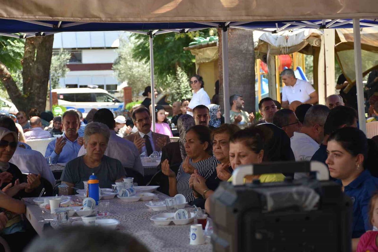 DİYARBAKIR'IN ÇINAR İLÇESİNDE 2015 YILINDA DÜZENLENEN HAİN TERÖR SALDIRISINDA ŞEHİT DÜŞEN POLİS...
