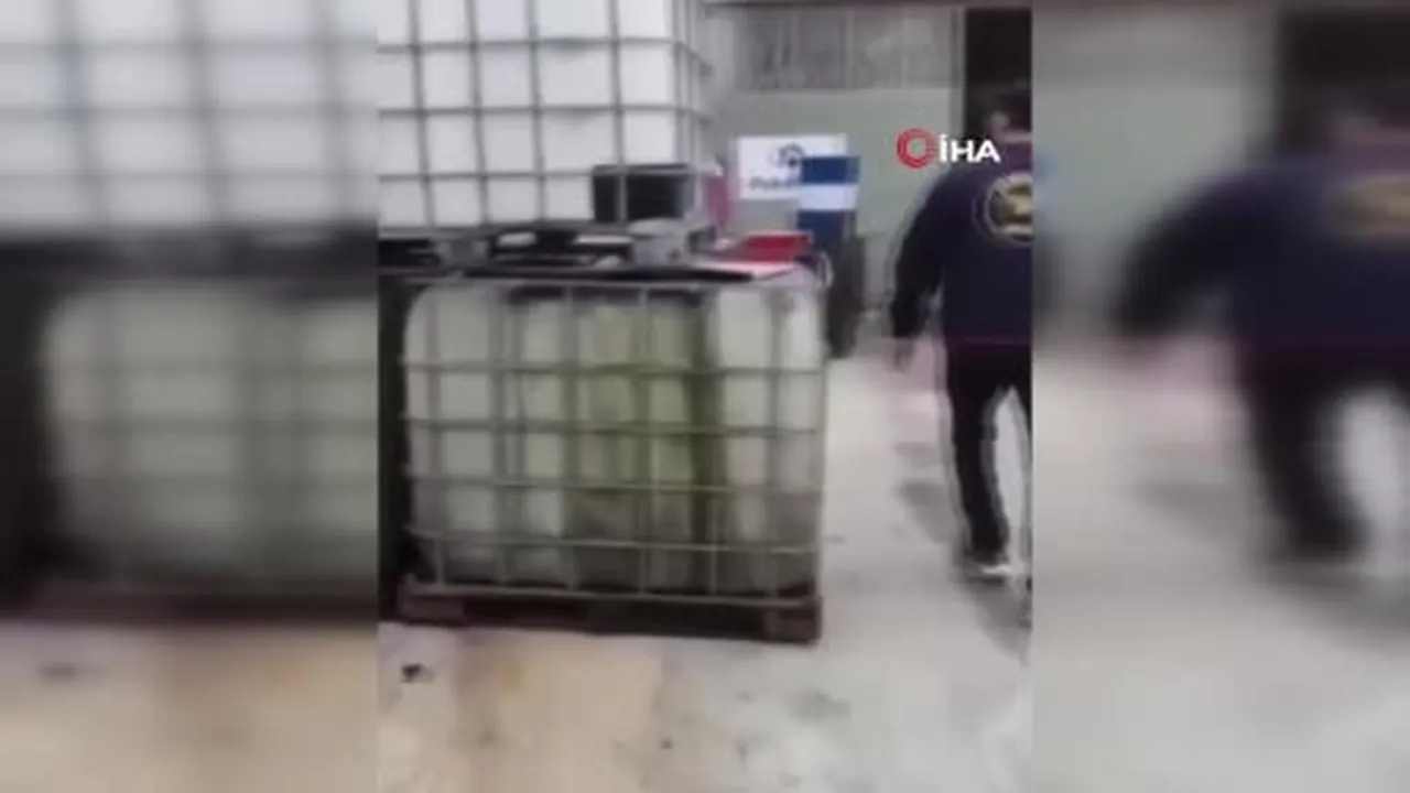 Ankara'da düzenlenen operasyonda 20 milyon liralık kaçak akaryakıt ve sahte motor yağı ele...