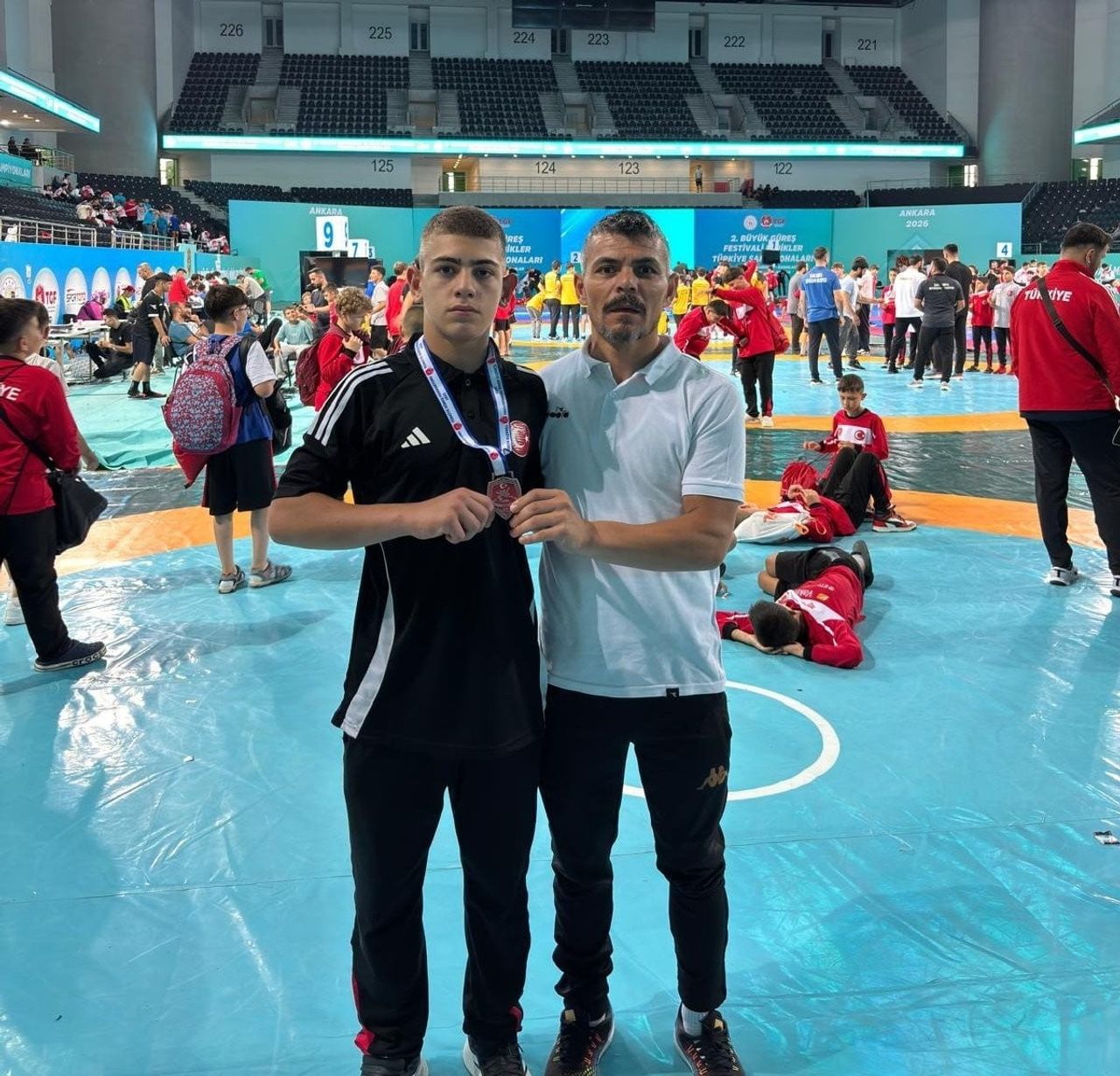 ANKARA’DA DÜZENLENEN TÜRKİYE ŞAMPİYONASI’NDA ESKİŞEHİR’İ TEMSİL EDEN SPORCULAR AHMET SAVAŞ VE...