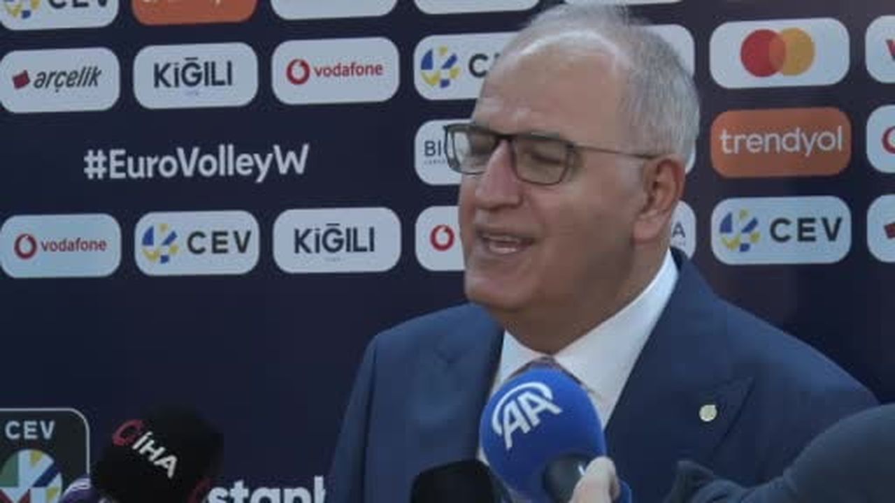 Türkiye Voleybol Federasyonu Başkanı Mehmet Akif Üstündağ, A Milli Kadın Voleybol Takımı’nın üst...