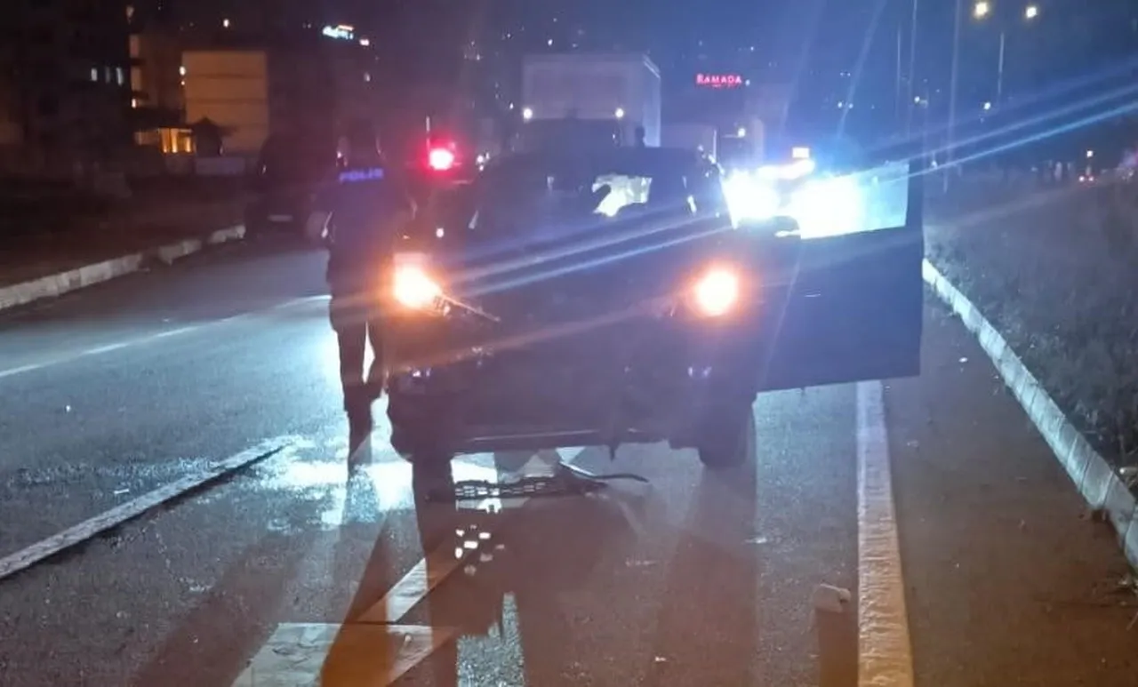 TRABZON’UN VAKFIKEBİR İLÇESİNDE, KARADENİZ SAHİL YOLU ÜZERİNDE MEYDANA GELEN TRAFİK KAZASINDA BİR...