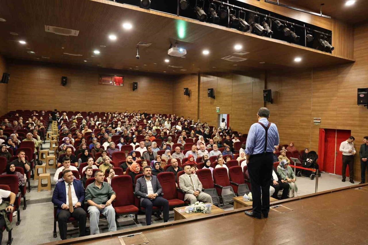 SAMSUN’UN VEZİRKÖPRÜ İLÇESİNDE BU YIL İKİNCİSİ DÜZENLENEN VEZİRKÖPRÜ KİTAP GÜNLERİ, YAZAR VE...