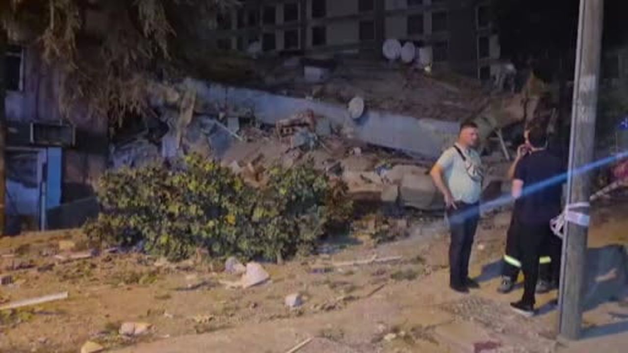 Bahçelievler’de 5 katlı boş bina çöktü