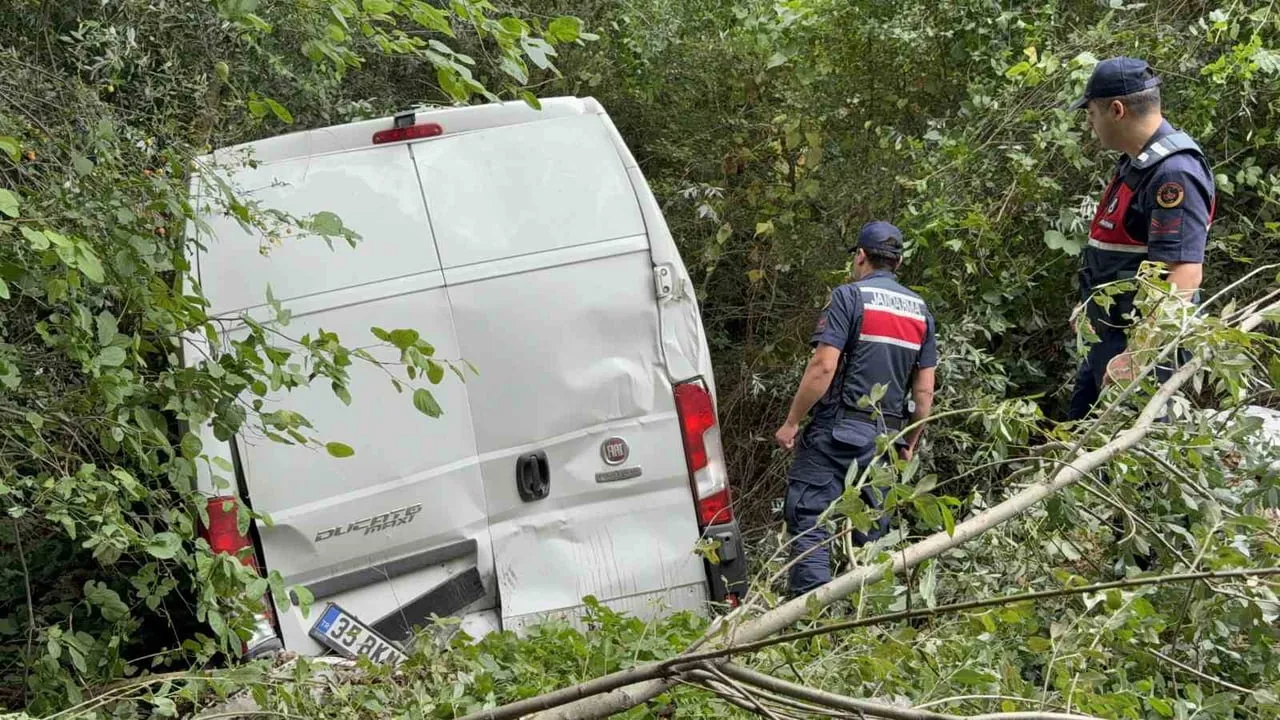 SAMSUN’UN KAVAK İLÇESİNDE MİNİBÜSÜN KONTROLDEN ÇIKARAK ŞARAMPOLE YUVARLANDIĞI KAZADA 2 KİŞİ...