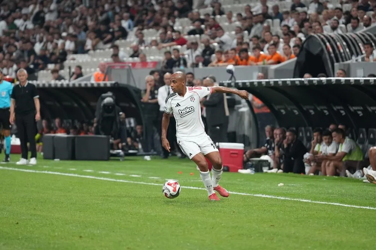 BEŞİKTAŞ, PORTEKİZLİ FUTBOLCU JOAO MARİO İLE YOLLARIN AYRILDIĞINI DUYURDU.