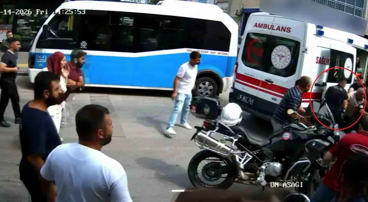 BURSA'DA BİR DÜKKAN NEDENİYLE AKRABALAR ARASINDA ÇIKAN TARTIŞMA KISA SÜREDE KAVGAYA DÖNÜŞTÜ. TEKME...