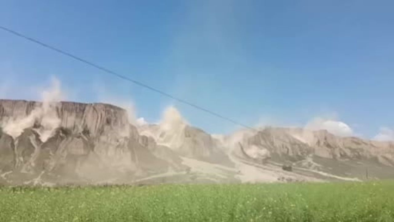 Çin’in Qinghai eyaletinde 18 dakika arayla 5,7 ve 5,8 büyüklüğünde iki deprem meydana geldi.