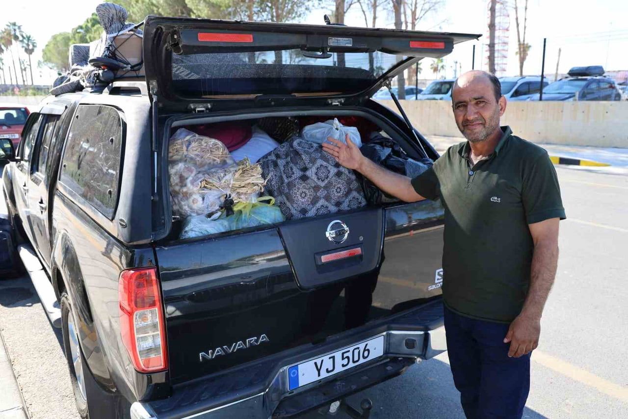 KIBRIS’A GİTMEK İÇİN BEKLEYEN VATANDAŞLARDAN HÜSEYİN ŞAHVERDİ, "35 YILDIR BU YOLU GİDİP GELİYORUM"...
