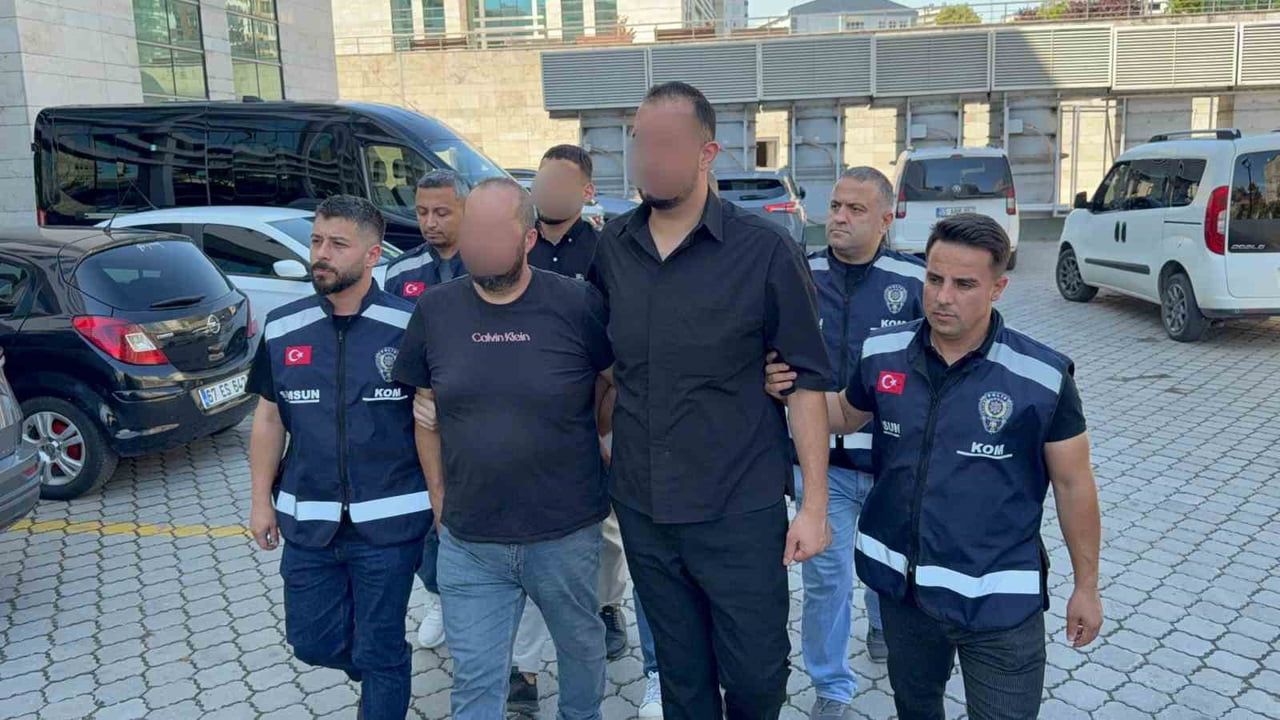 SAMSUN’DA POLİS EKİPLERİNCE ŞÜPHELİ ŞAHIS VE ARAÇLARA YÖNELİK GERÇEKLEŞTİRİLEN UYGULAMADA BİR...