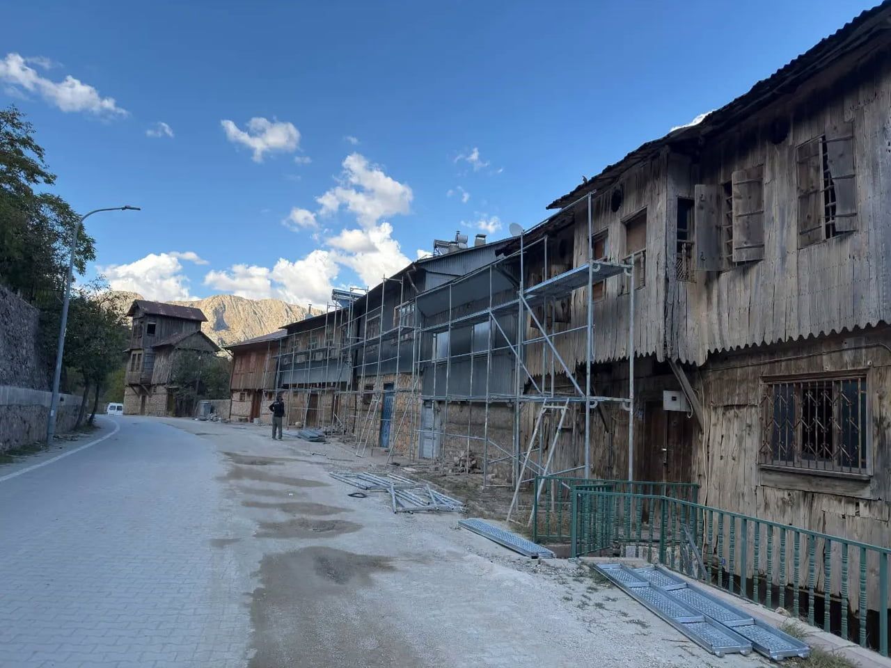 ERZİNCAN’IN KEMALİYE İLÇESİNDE DOĞAL GAZ ALTYAPISI, YOL BAKIM VE TEMİZLİK, RESTORASYON VE SOKAK...