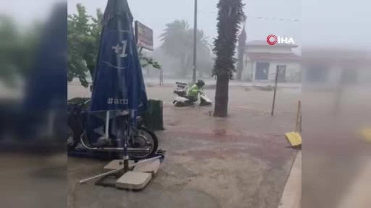 Mersin'de şiddetli yağış sele döndü: İlçelerde yollar ve tarım alanları su altında kaldı
