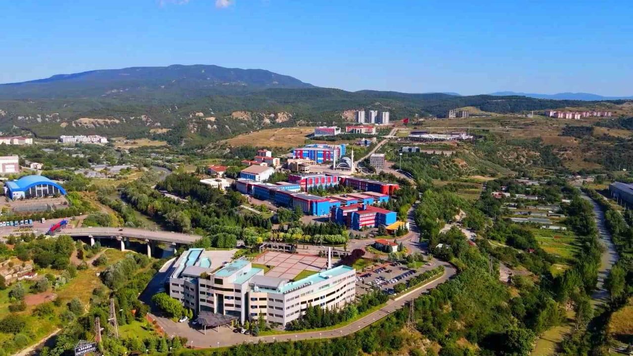 KARABÜK ÜNİVERSİTESİ(KBÜ), TEKNOFEST 2026 KAPSAMINDA DÜZENLENEN FARKLI TEKNOLOJİ YARIŞMALARINDA 15...