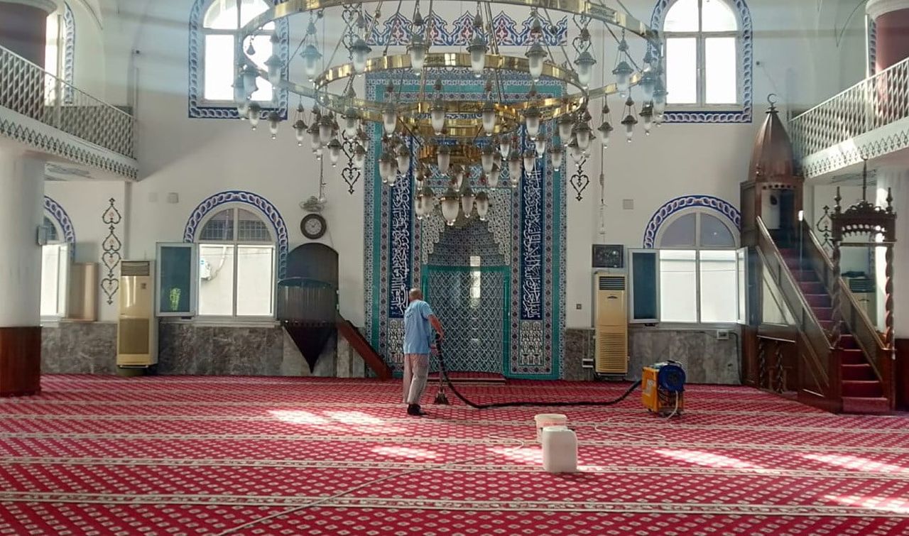 AKDENİZ BELEDİYESİ BÜNYESİNDE FAALİYET GÖSTEREN MOBİL İBADETHANE TEMİZLİK EKİBİ, İLÇE GENELİNDEKİ...