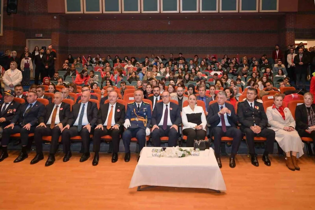 ESENYURT'TA 29 EKİM CUMHURİYET BAYRAMI'NIN 103'ÜNCÜ YIL DÖNÜMÜ DOLAYISIYLA TÖRENLER, ÖĞRENCİ...