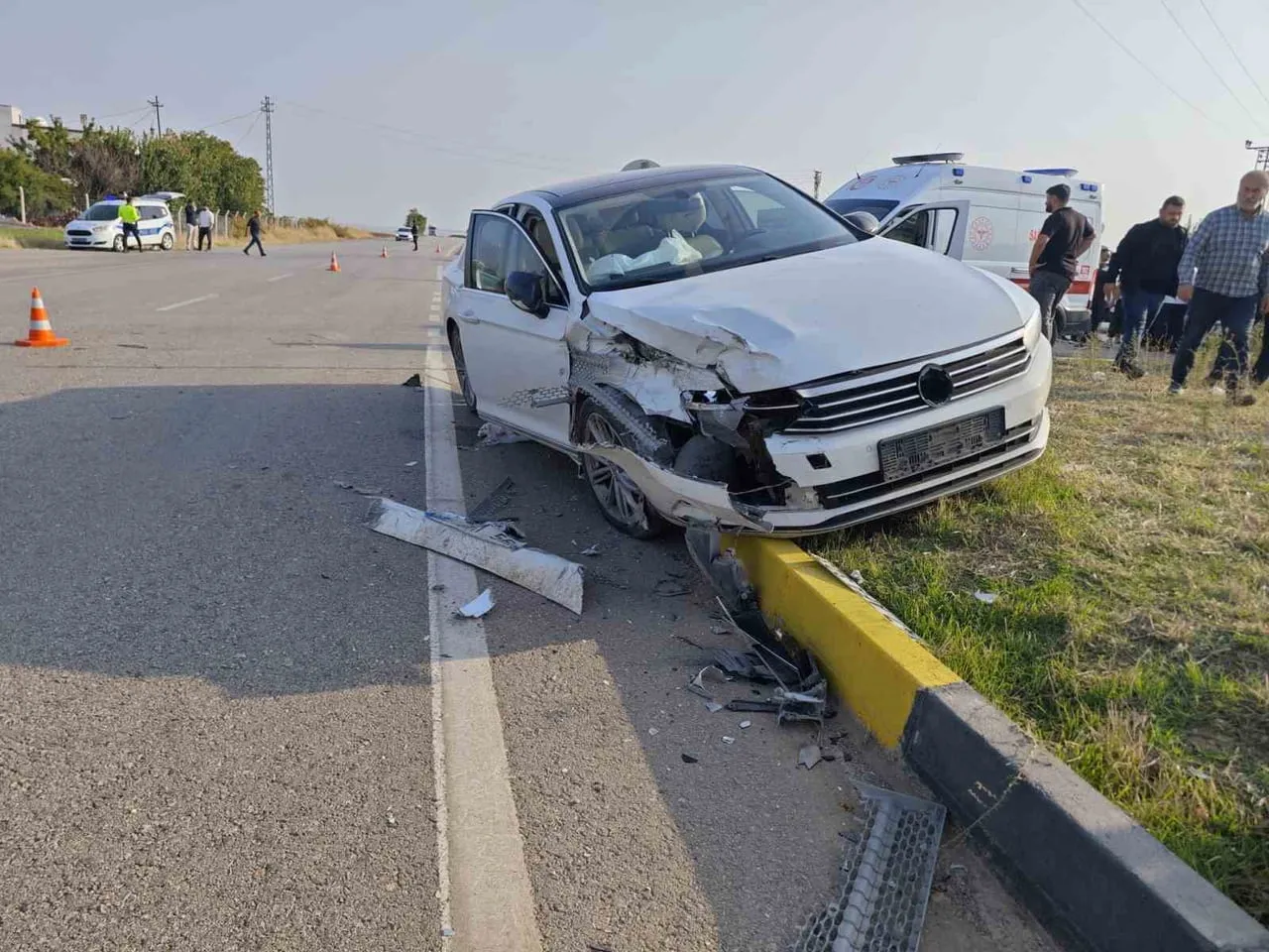 DİYARBAKIR'IN ÇINAR İLÇESİNDE OTOMOBİL İLE TIRIN ÇARPIŞTIĞI KAZADA 3'Ü ÇOCUK 4 KİŞİ...