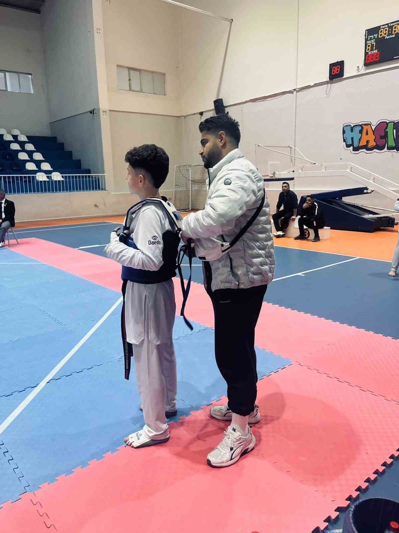 DOĞAN İLKAN AYDEMİR; AVRUPA TAEKWONDO ŞAMPİYONASI YILDIZLAR KATEGORİSİNDE MİLLİ FORMAYI GİYEBİLMEK...