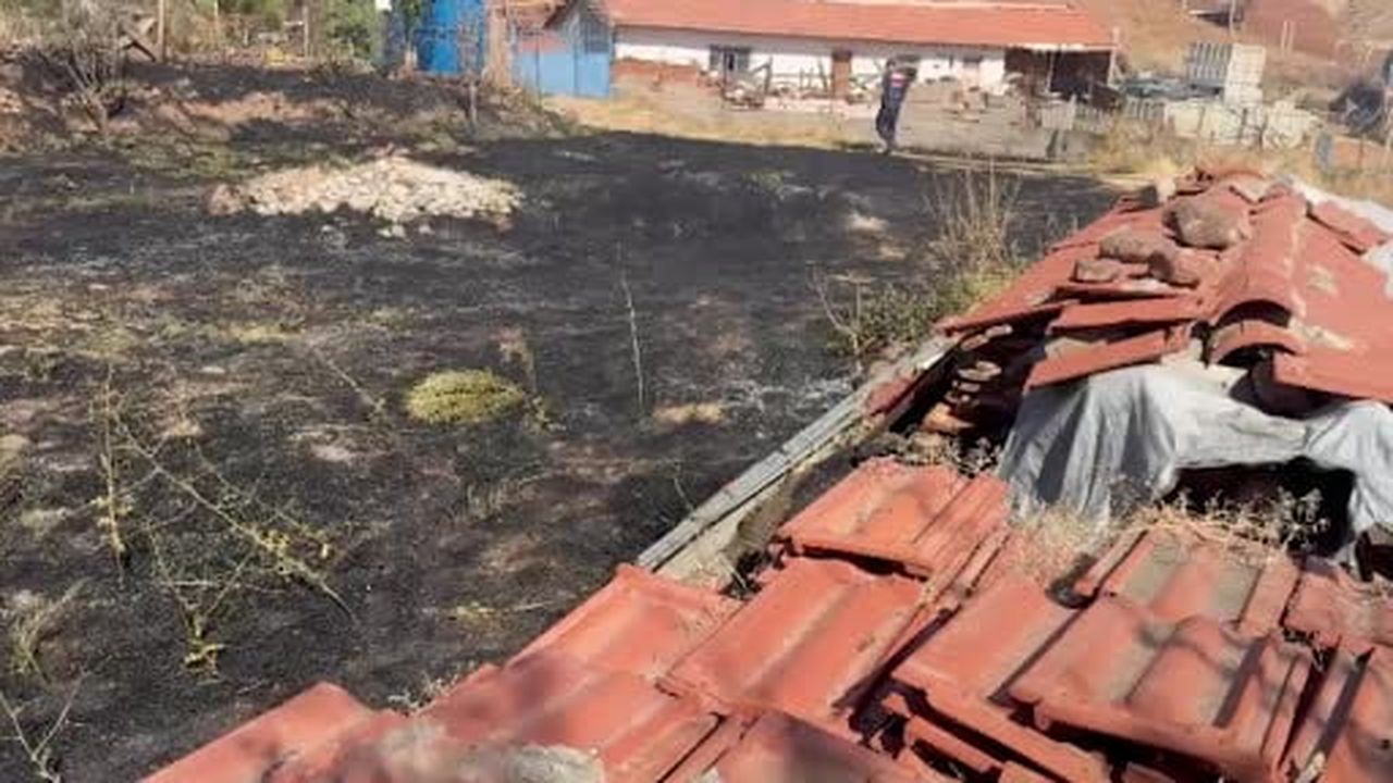 Bahçesindeki otları yakan yaşlı adam alevler arasında kalarak hayatını kaybetti