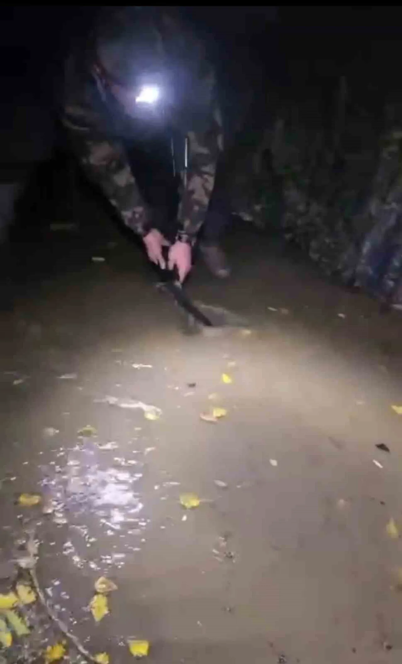HAZAR GÖLÜ KIYISINDA KAMP YAPAN VATANDAŞLAR, ANİDEN BASTIRAN ŞİDDETLİ YAĞMUR VE FIRTINA NEDENİYLE...