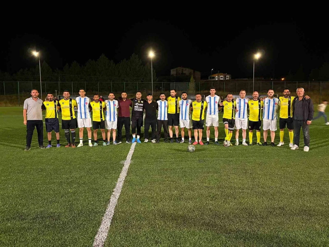 ÖZVATAN’DA DÜZENLENEN BAL FUTBOL TURNUVASI, 14 TAKIMIN KATILIMIYLA FUTBOLSEVERLERE HEYECAN DOLU...