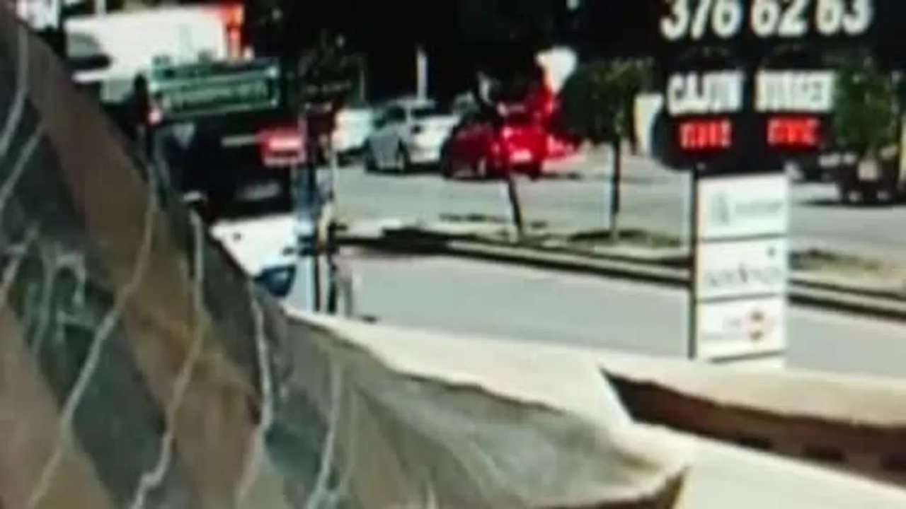 Ankara'da yolun karşına geçen yayaya otomobil böyle çarptı: 1 ölü
