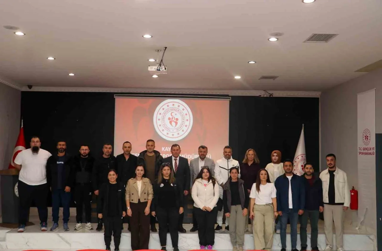 KAYSERİ GENÇLİK VE SPOR İL MÜDÜRÜ ALİ İHSAN KABAKCI’NIN KATILIMIYLA GERÇEKLEŞTİRİLEN ATLETİZM...