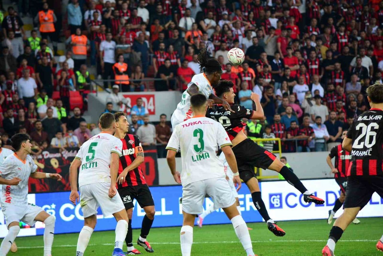 TRENDYOL SÜPER LİG’İN 6. HAFTASINDA ÇORUM FK, EVİNDE CORENDON ALANYASPOR’A 2-1 MAĞLUP...