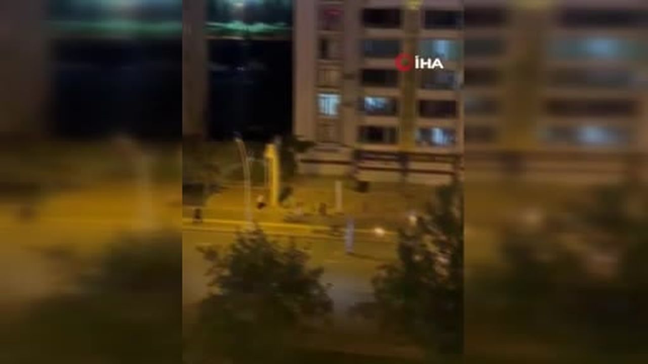 Diyarbakır’da havai fişek dehşeti kamerada: Hedef alarak attı, 2 kardeş yaralandı