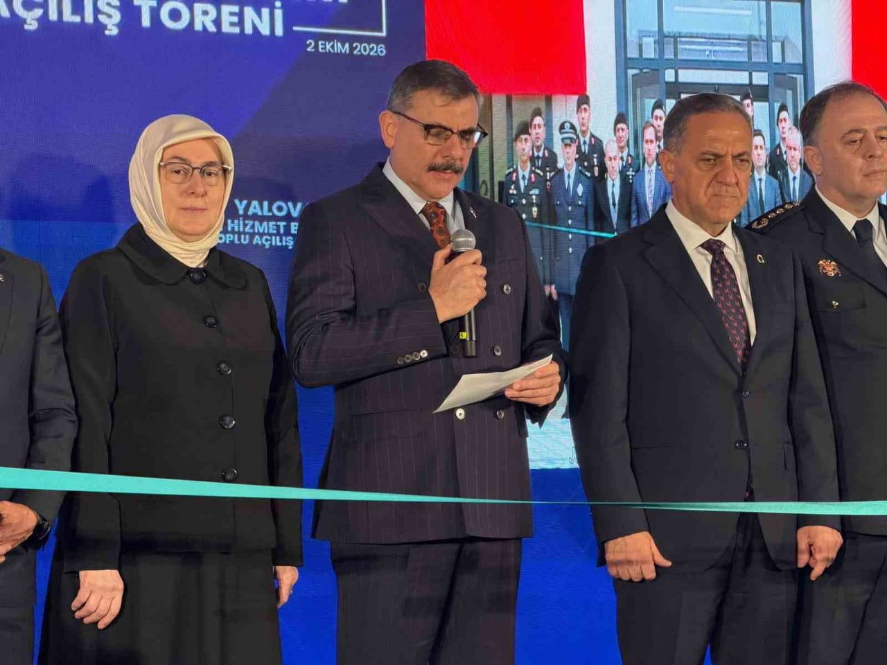 KONUŞMALARIN ARDINDAN TOPLU AÇILIŞ TÖRENİNDE KURDELE KESİMİNE GEÇİLDİ. YALOVA İL MÜFTÜSÜ NACİ...