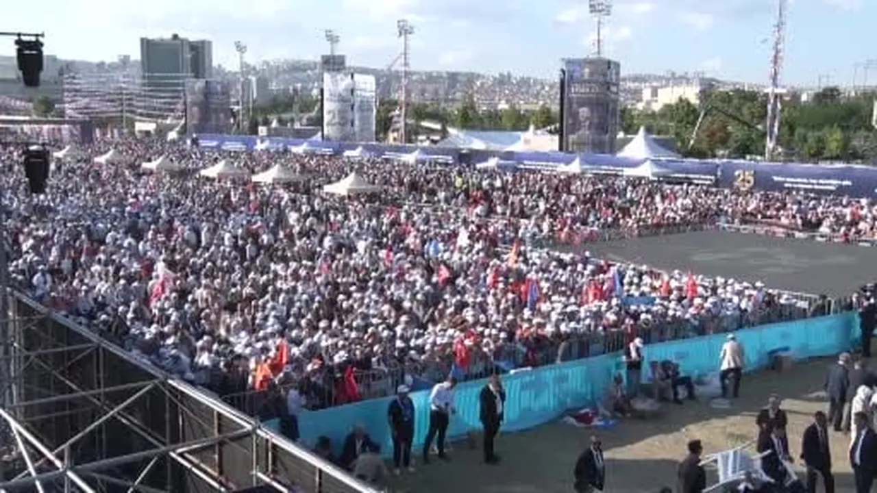 AK Parti'nin 25. yıl mitingine vatandaşlardan yoğun ilgi