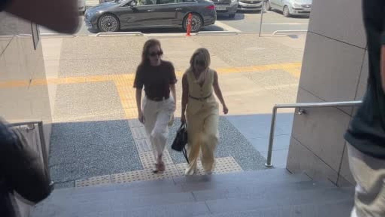 Elçin Sangu "Ahbaplar Suç Örgütü" soruşturması kapsamında ifade vermek üzere adliyeye geldi