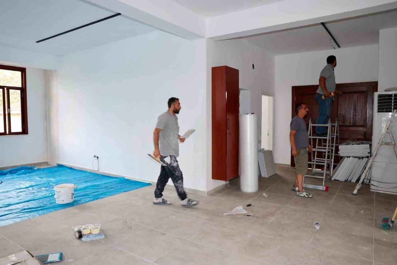 KÖRFEZ İLÇESİ YENİYALI MAHALLESİ'NDE İNŞA EDİLEN TAŞKÖPRÜ KÜLTÜR EVİ'NDE ÇALIŞMALAR TAMAMLANMA...