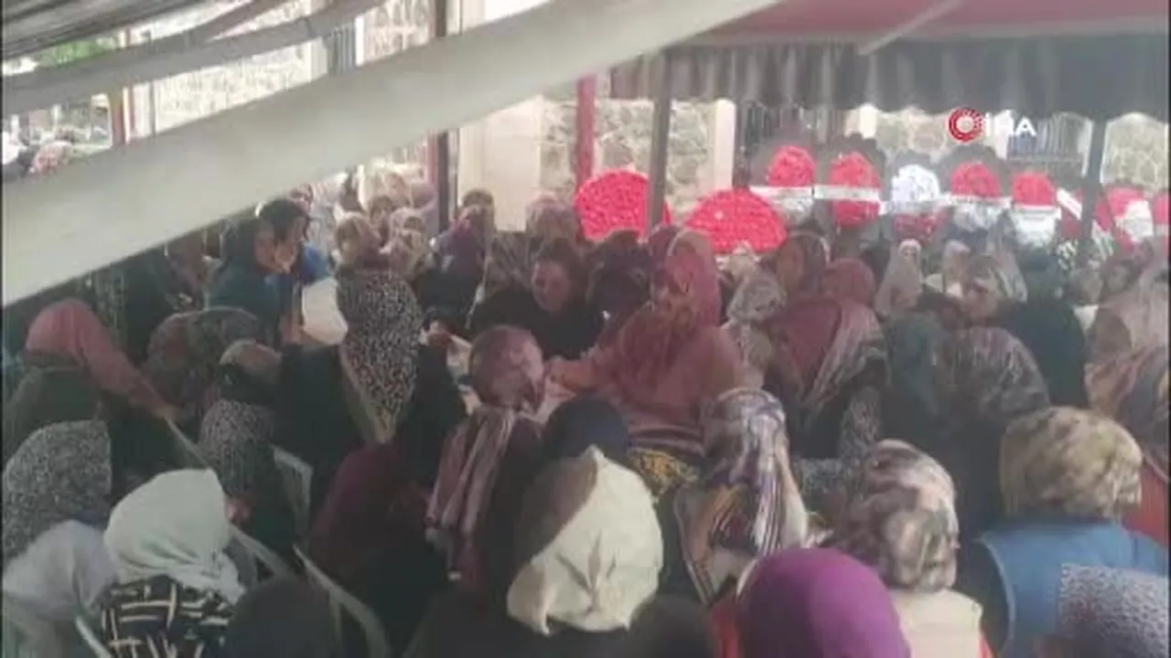 Sel sularına kapılan anne ve kızları son yolculuklarına uğurlanıyor