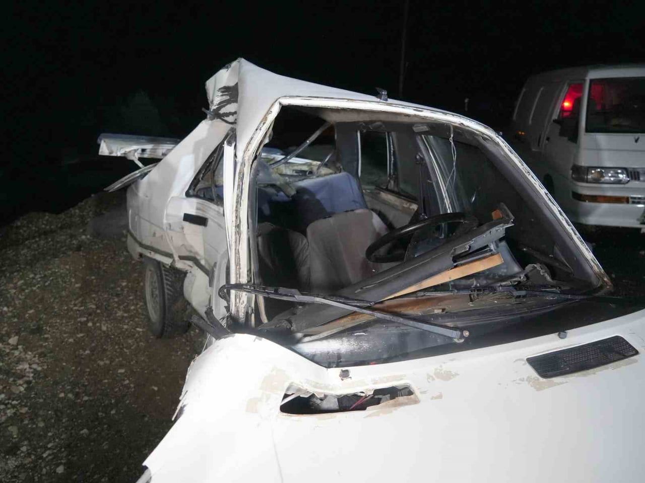 KASTAMONU’NUN TAŞKÖPRÜ İLÇESİNDE TIR İLE OTOMOBİLİN ÇARPIŞTIĞI KAZADA SÜRÜCÜ CİHAN ERGÜN İLE...