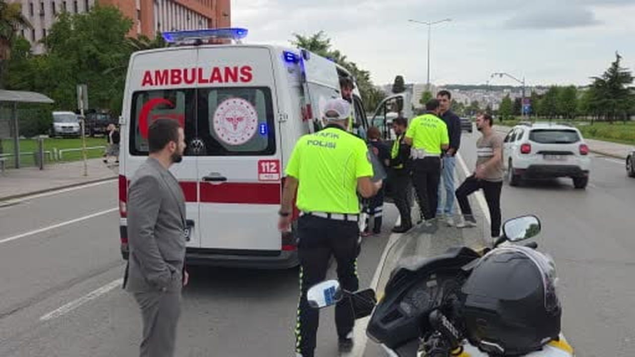 Motosiklet sürücüsü annesinin yanındaki çocuğa çarpıp kaçtı